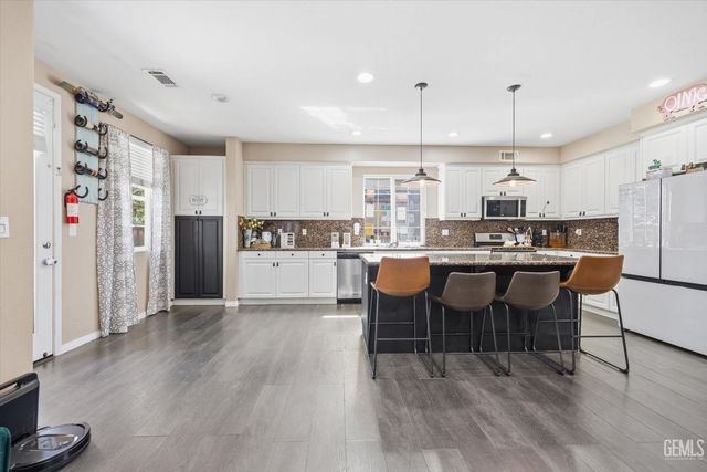 11206 Baltra Way, Bakersfield, CA 93306