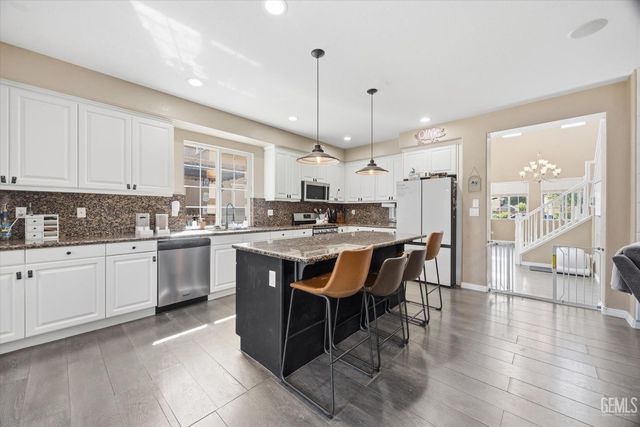 11206 Baltra Way, Bakersfield, CA 93306