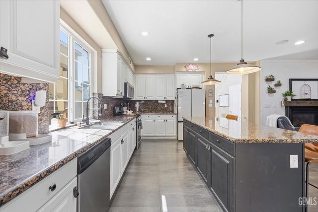 11206 Baltra Way, Bakersfield, CA 93306