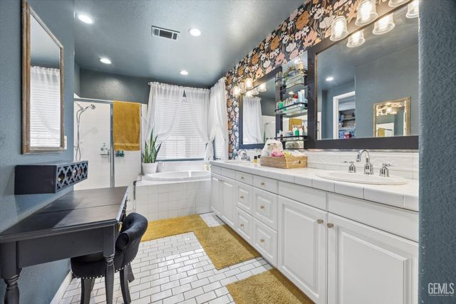 11206 Baltra Way, Bakersfield, CA 93306