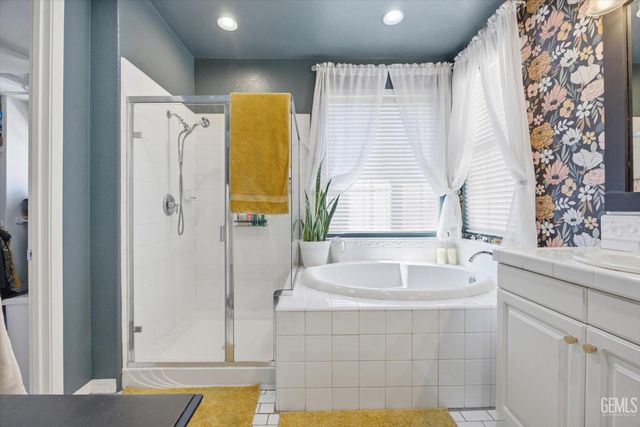 11206 Baltra Way, Bakersfield, CA 93306