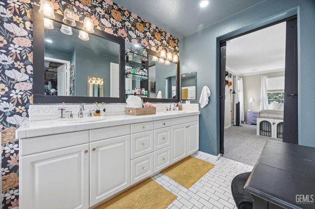11206 Baltra Way, Bakersfield, CA 93306