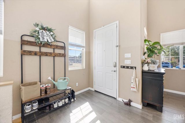 11206 Baltra Way, Bakersfield, CA 93306