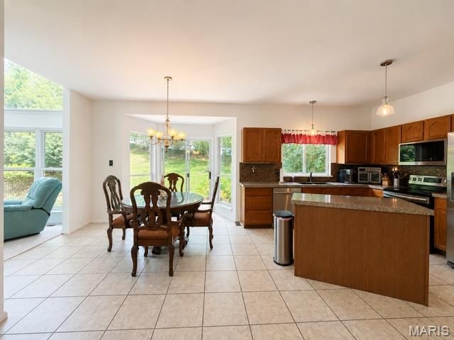 813 Arlington Glen Drive, Fenton, MO 63026