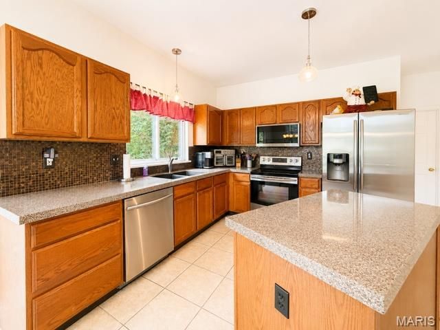 813 Arlington Glen Drive, Fenton, MO 63026