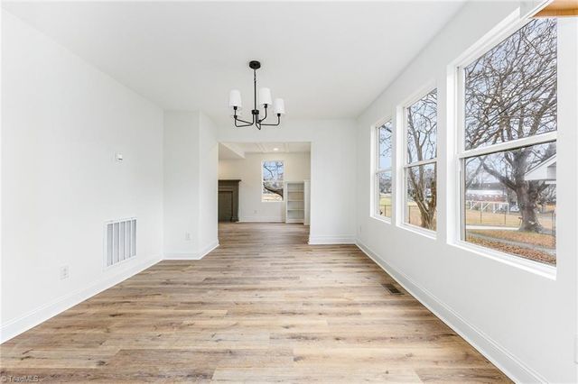 8 school Street, Thomasville, NC 27360