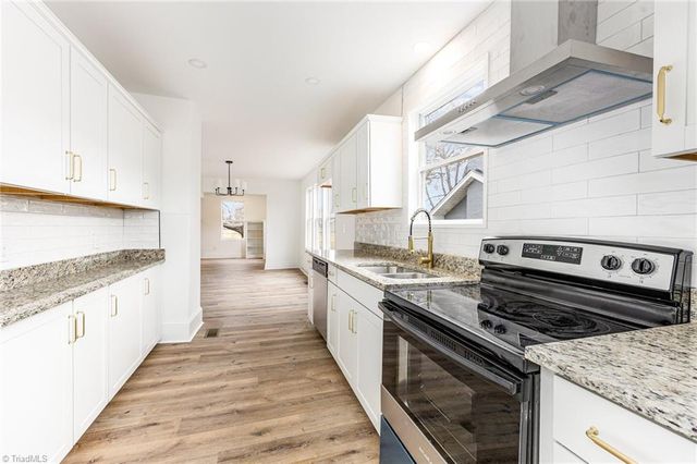 8 school Street, Thomasville, NC 27360