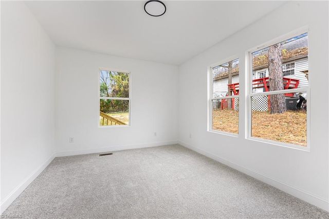 8 school Street, Thomasville, NC 27360