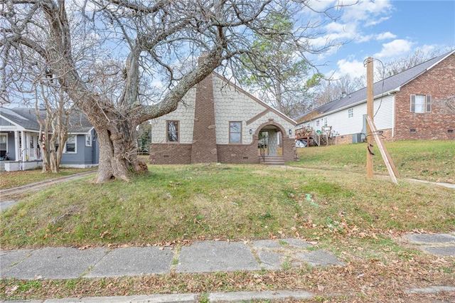 8 school Street, Thomasville, NC 27360