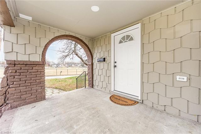 8 school Street, Thomasville, NC 27360