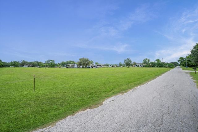 1529 Manak Road, Sealy, TX 77474