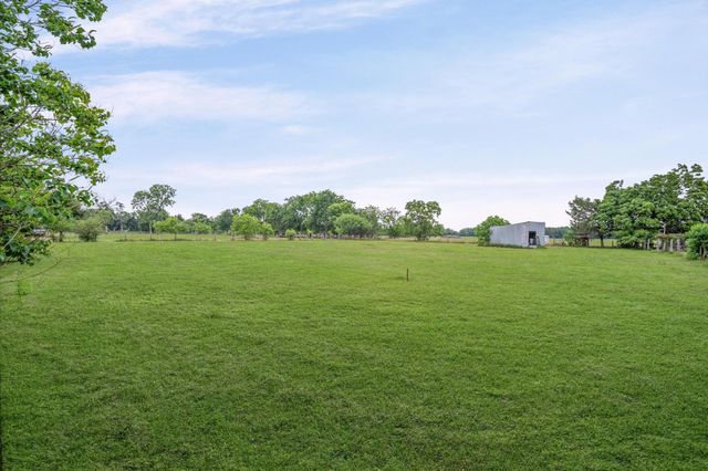 1529 Manak Road, Sealy, TX 77474