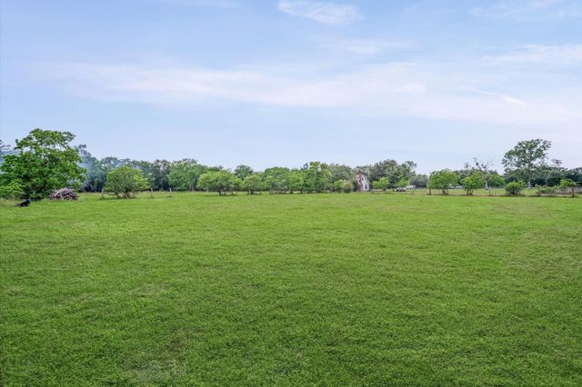 1529 Manak Road, Sealy, TX 77474