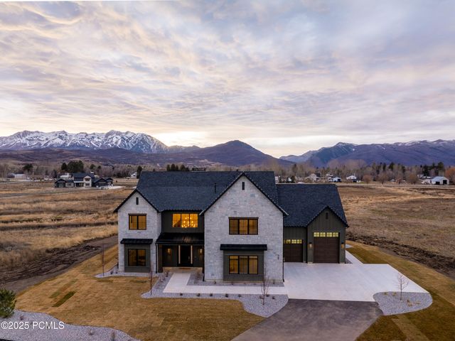 387 E 7900 Street, Huntsville, UT 84317