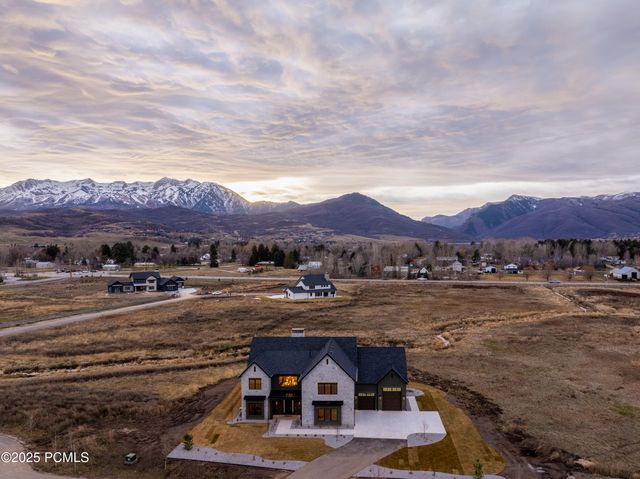 387 E 7900 Street, Huntsville, UT 84317