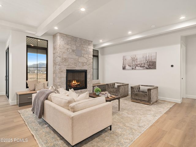 387 E 7900 Street, Huntsville, UT 84317