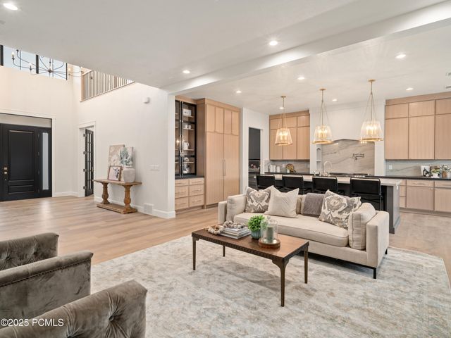 387 E 7900 Street, Huntsville, UT 84317