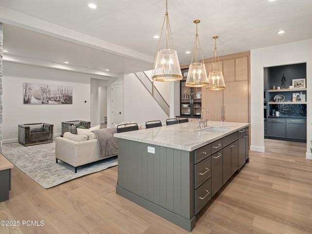 387 E 7900 Street, Huntsville, UT 84317