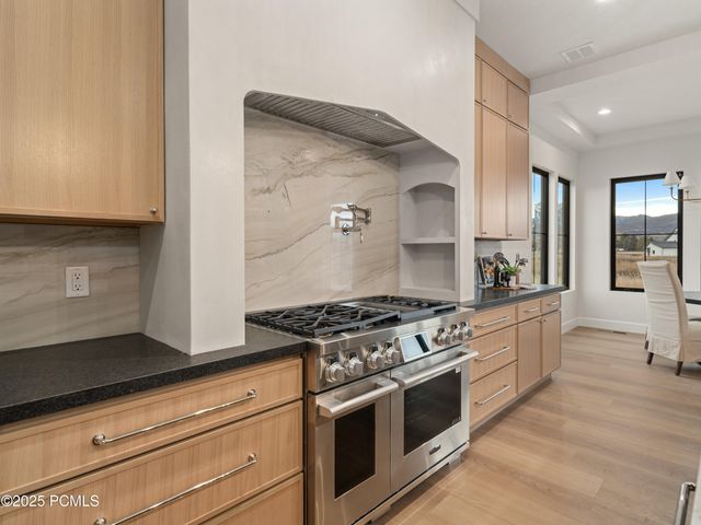 387 E 7900 Street, Huntsville, UT 84317