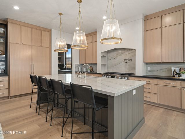 387 E 7900 Street, Huntsville, UT 84317