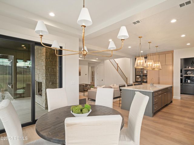 387 E 7900 Street, Huntsville, UT 84317