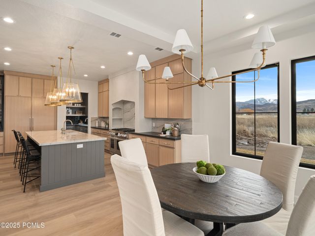 387 E 7900 Street, Huntsville, UT 84317