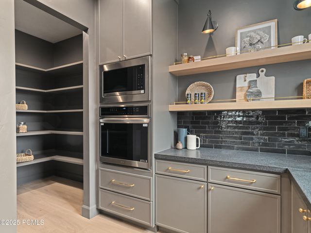 387 E 7900 Street, Huntsville, UT 84317