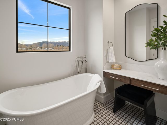 387 E 7900 Street, Huntsville, UT 84317