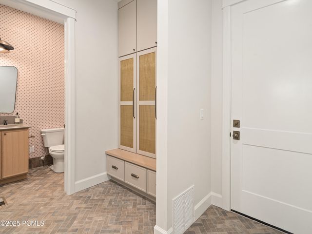 387 E 7900 Street, Huntsville, UT 84317