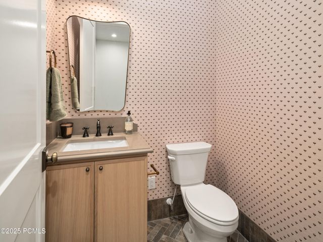 387 E 7900 Street, Huntsville, UT 84317