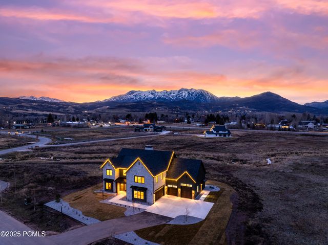 387 E 7900 Street, Huntsville, UT 84317