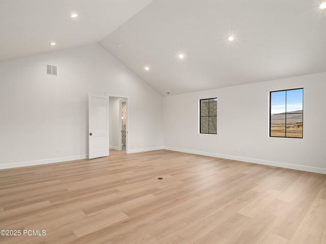 387 E 7900 Street, Huntsville, UT 84317