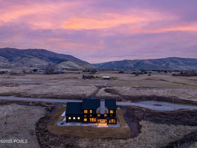 387 E 7900 Street, Huntsville, UT 84317