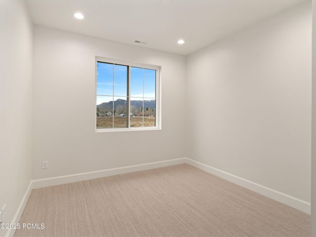 387 E 7900 Street, Huntsville, UT 84317