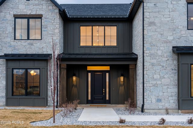 387 E 7900 Street, Huntsville, UT 84317