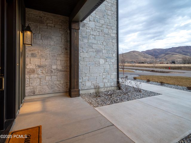 387 E 7900 Street, Huntsville, UT 84317