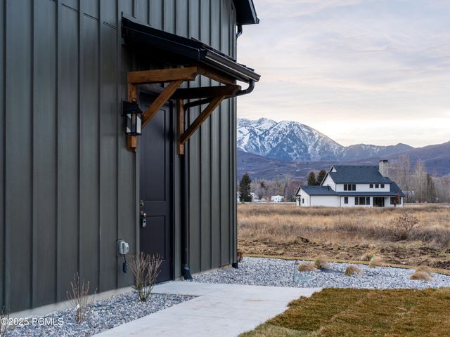 387 E 7900 Street, Huntsville, UT 84317