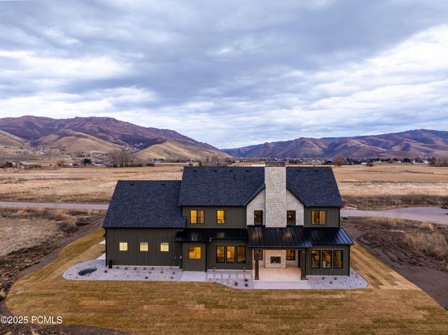 387 E 7900 Street, Huntsville, UT 84317