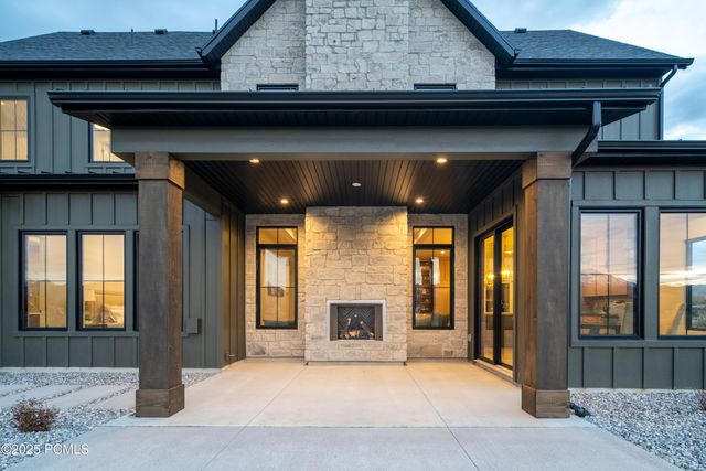 387 E 7900 Street, Huntsville, UT 84317