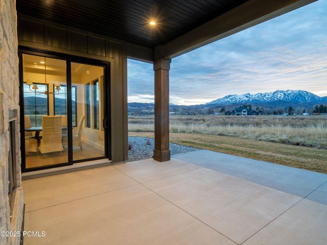 387 E 7900 Street, Huntsville, UT 84317