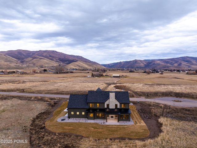 387 E 7900 Street, Huntsville, UT 84317