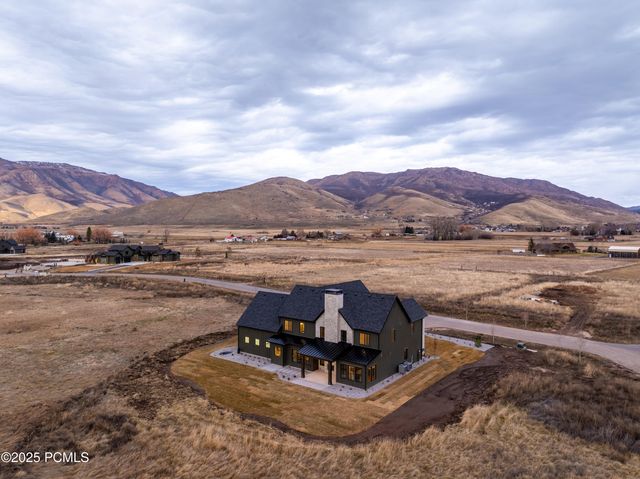 387 E 7900 Street, Huntsville, UT 84317