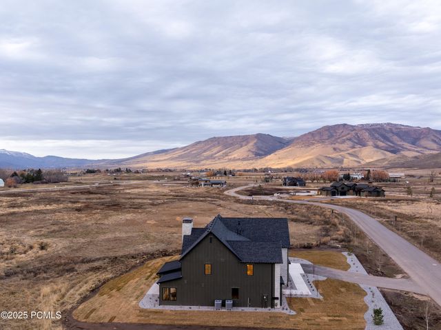 387 E 7900 Street, Huntsville, UT 84317