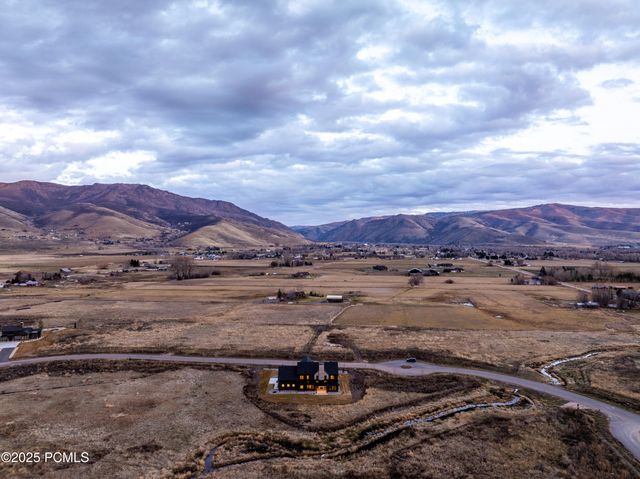 387 E 7900 Street, Huntsville, UT 84317