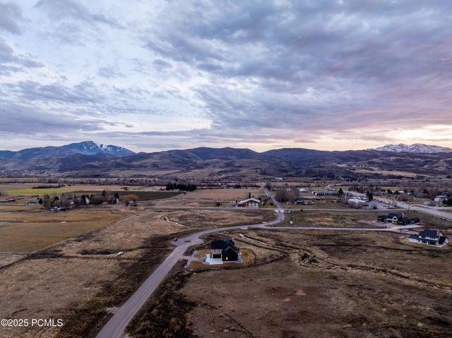 387 E 7900 Street, Huntsville, UT 84317