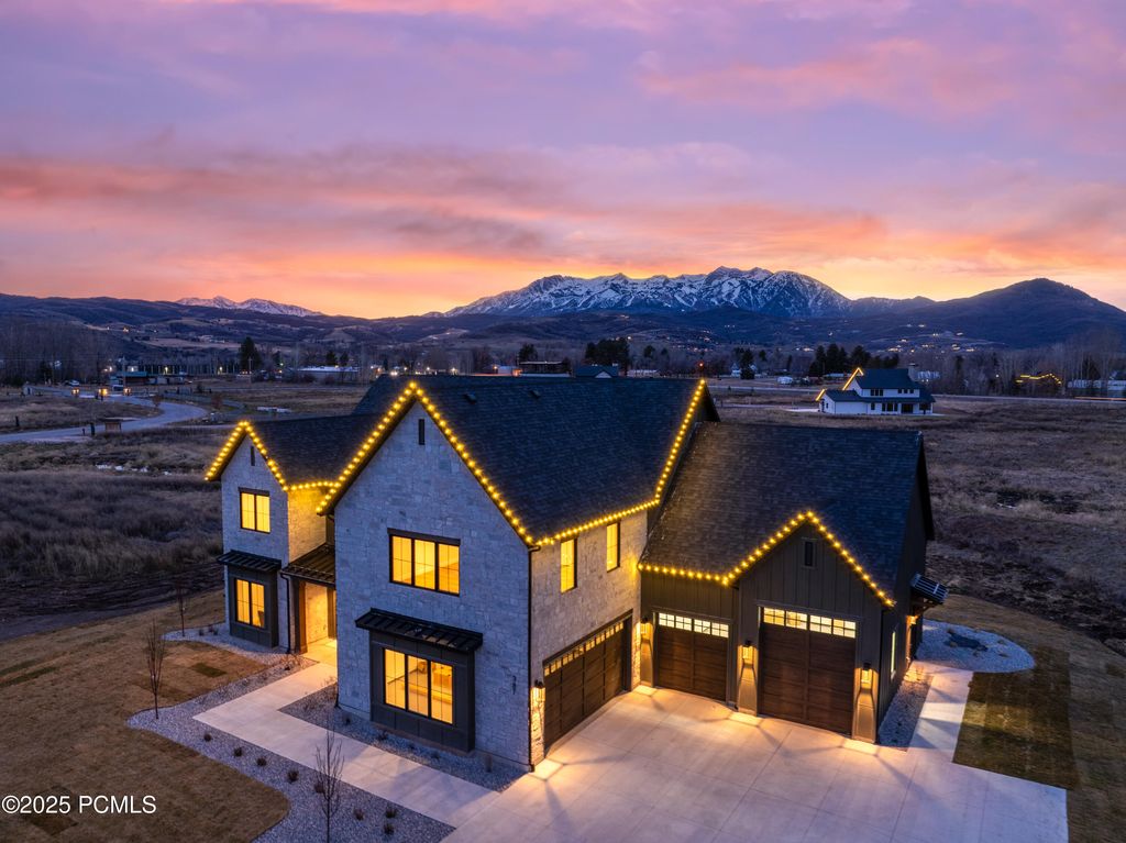 387 E 7900 Street, Huntsville, UT 84317