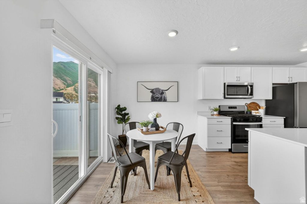 Image 5 of property listing at 1449 S WINDY RIDGE DR, Spanish Fork, UT 84660