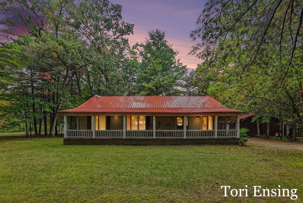 21 Riverview Drive, Greenville, MI 48838