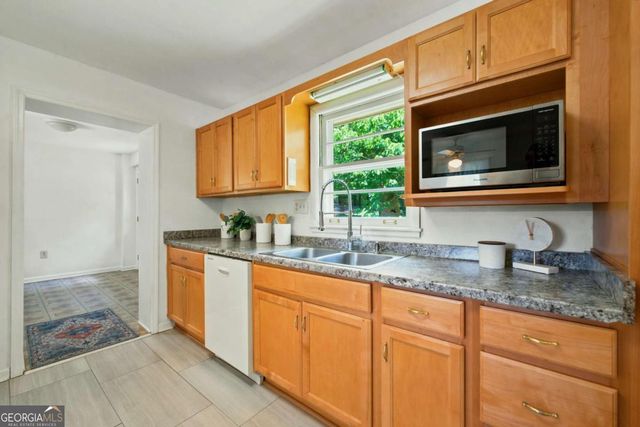 3576 Lakeshore Drive, Smyrna, GA 30082