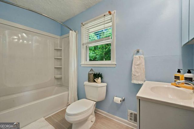 3576 Lakeshore Drive, Smyrna, GA 30082